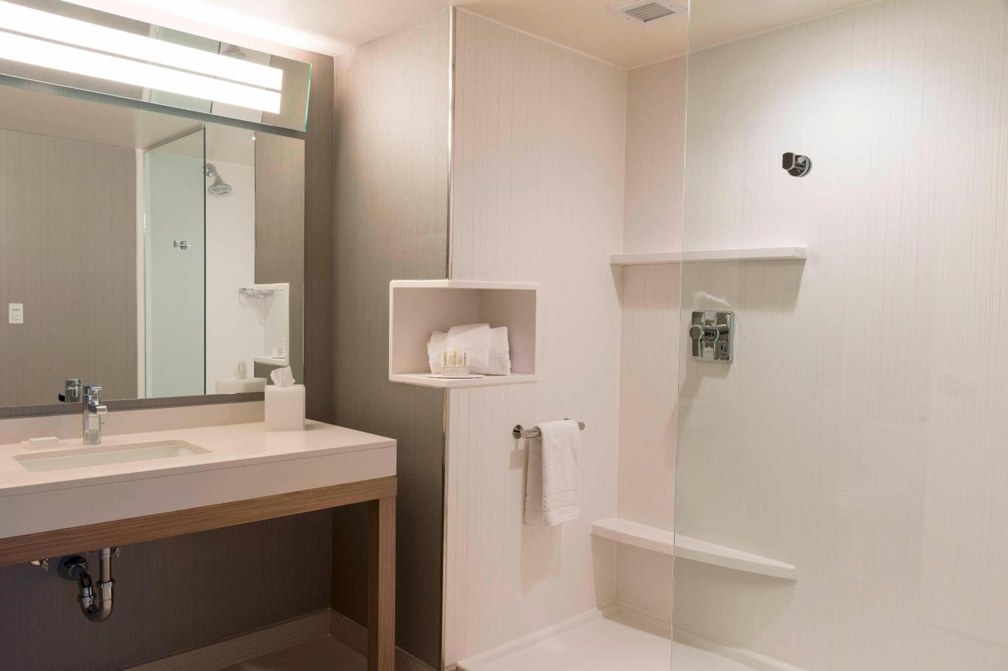 Courtyard By Marriott Mt. Pleasant At Central Michigan University Mount Pleasant Dış mekan fotoğraf