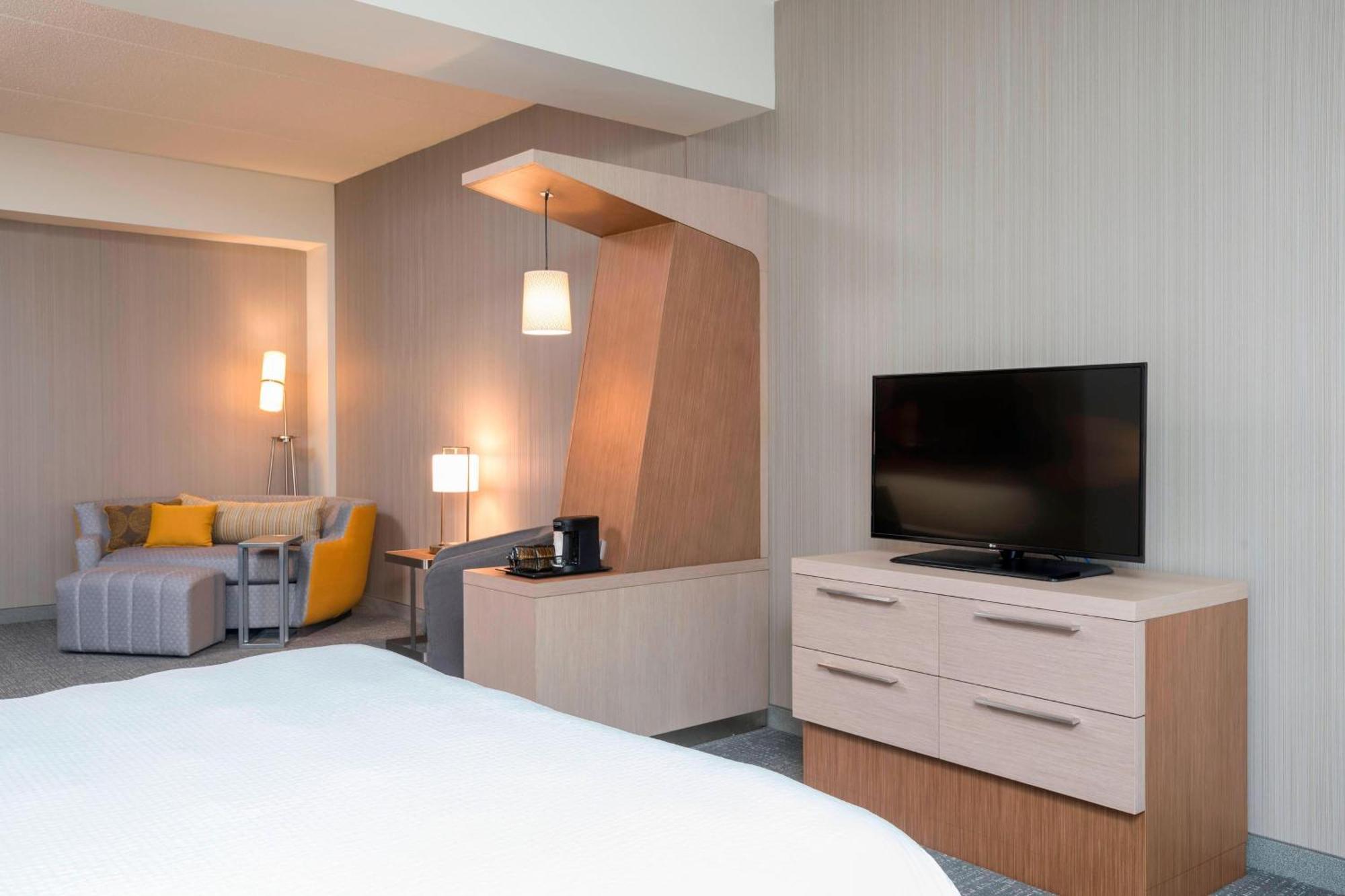 Courtyard By Marriott Mt. Pleasant At Central Michigan University Mount Pleasant Dış mekan fotoğraf