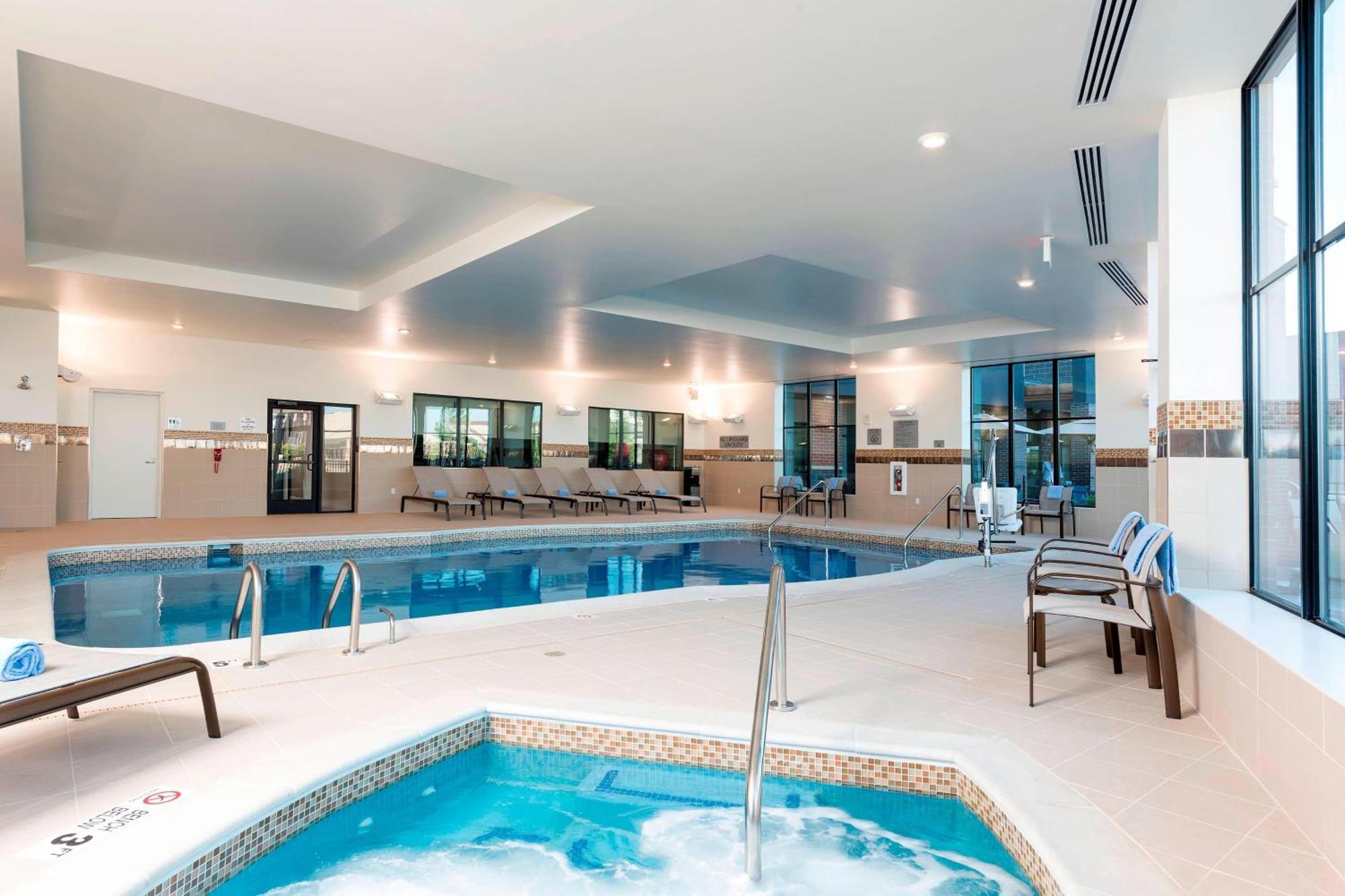 Courtyard By Marriott Mt. Pleasant At Central Michigan University Mount Pleasant Dış mekan fotoğraf