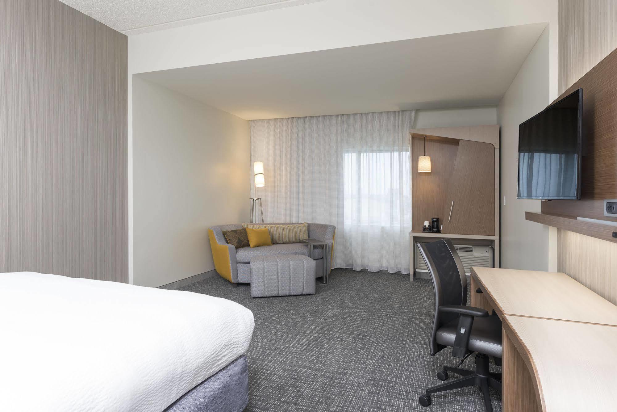 Courtyard By Marriott Mt. Pleasant At Central Michigan University Mount Pleasant Dış mekan fotoğraf